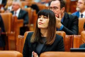 Cristina Prună a cerut ca activele Lukoil din România să fie preluate de un investitor serios, nu naţionalizate